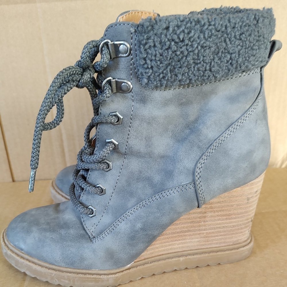 DV DOLCE VITA WOMENS SHERMAN FAUX-SHEARLING LACE-UP WEDGE, GRAY, SIZE 9.0